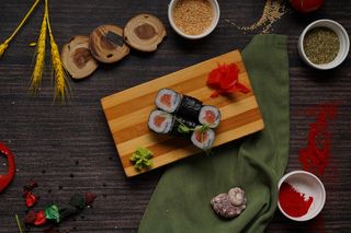 Маки с лососем (150г)