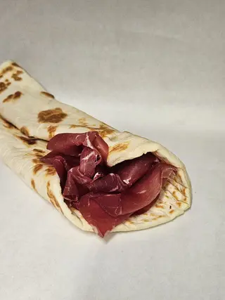 Rotolo bresaola, grana e rucola