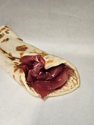 Rotolo bresaola, grana e rucola