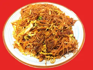 28. Fideos De Arroz Con Ternera