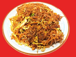 28. Fideos De Arroz Con Ternera