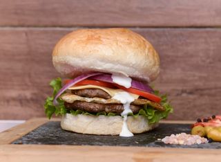 Телешки бургер двоен (400г)