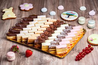 Miniprăjituri asortate cu cremă