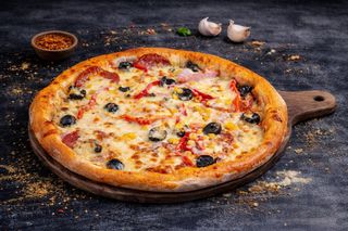 Pizza Gourmand + sos gratis