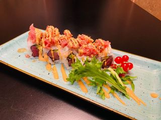 801. Spicy maguro roll**