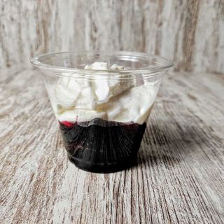 Yogur Griego Con Salsa De Arándanos