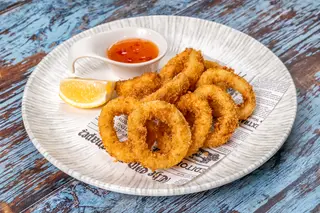 Inele de calamar crispy și sos  rouille picant