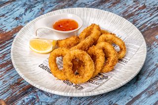 Inele de calamar crispy și sos  rouille picant