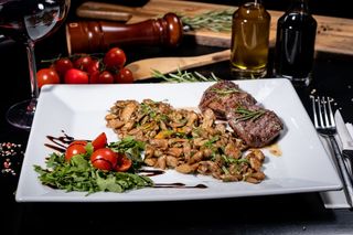 Muschi de vita cu sote de hribi