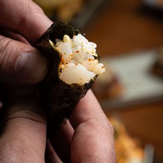 Hand roll atún