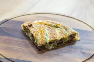 Burek sa eurokremom i visnjom 200g