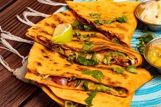 Quesadilla mini z kurczakiem i serem