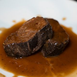 Carrilleras De Ternera Guisadas Al Vino Tinto