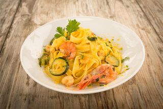 Tagliatelle cu creveti si dovlecel