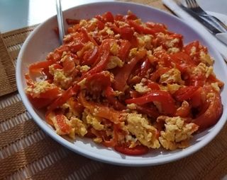 Uova saltato con peperone piccante