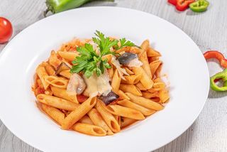 Penne cu sos rosu