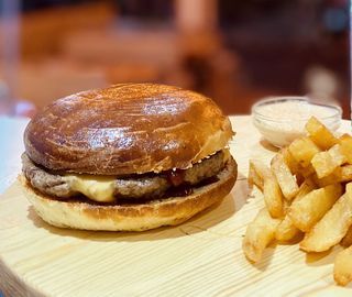 Hamburger + frites