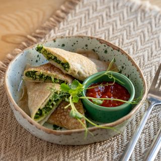 Безглютенові млинці зі шпинатом і тофу (2 шт)