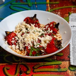 Ardei kapia copt cu branza de oaie