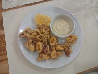 Хрупкави калмари с тартар сос (250г)