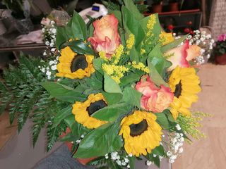 Bouquet girasoli e roselline