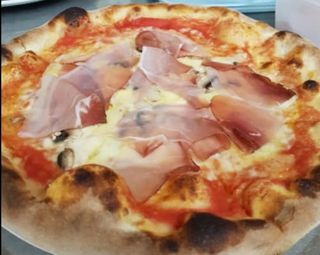 13. Pizza classica al crudo