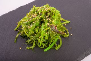 55. Салата Уакаме (150г)