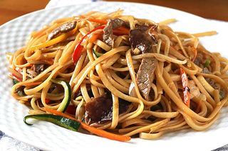 Fideos Con Carne Guisada