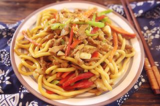 Udon con pollo 鸡肉乌冬 - porzione grande
