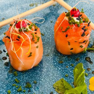 26. GUNKAN SALMÃO 12 peças