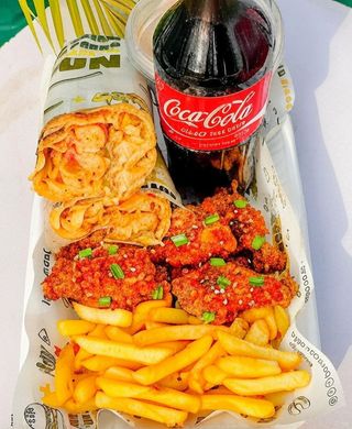 Silverbackwrap, fries, 4 wings and a free drink