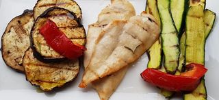 Petto di pollo grigliato e verdure grill