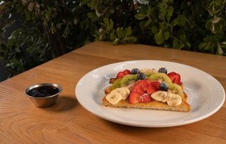 Pancake Frutta Fresca e Sciroppo D'acero