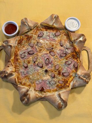 Pizza Gwiazda - PIZZA W KSZTAŁCIE GWIAZDY 32 cm