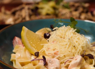 Фетучини с курицей и грибами (300г)