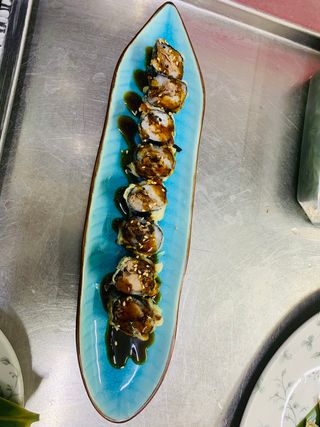 Maki crispy de atún (8 pzs.)