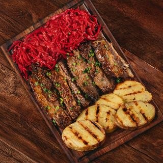 ნელი მომზადების საქონლის მოკლე ნეკნები 