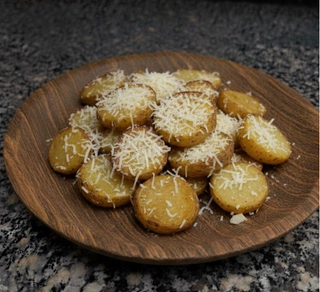 Felii de cartofi cu brânză
