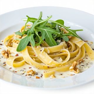 TAGLIATELE CU SOS DE BARNZETURI,NUCA SI RUCOLA