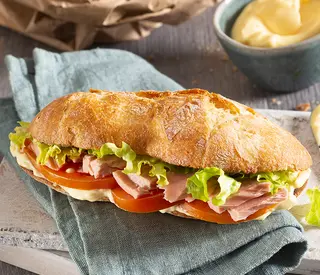 Sandwich cu ton