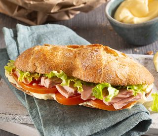 Sandwich cu ton
