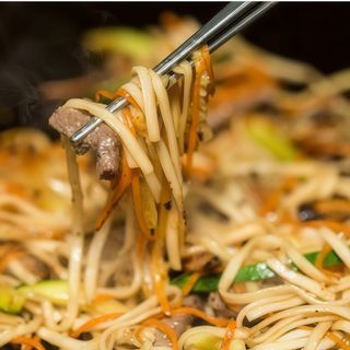 Combo Pad Thai con Pollo + Dumpling + Bibita