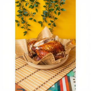 Pollo Entero g solo + 2 salsas