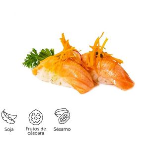 122-Nigiri de salmon con polvo de almendra