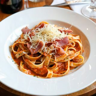 Tagliatelle cu sosul casei