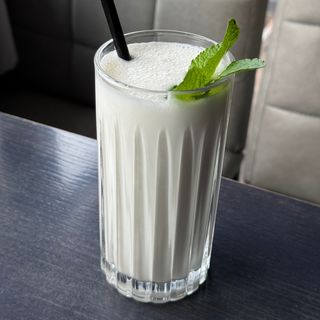 Молочний коктейль класичний (300мл)