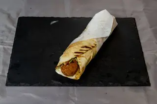 Голям фалафел сандвич