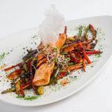 Филе от сьомга със сотирани зеленчуци (350 г.)