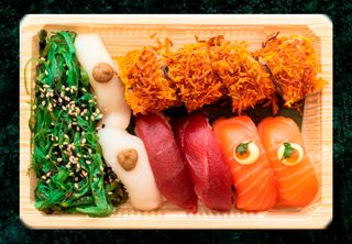 Lunch Box Tetsu 10 piezas con wakame