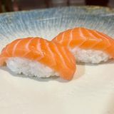 51. Nigirizushi De Salmón (2 Uds.)